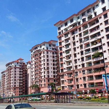 Kk Waterfront Suites At Marina Court Kota Kinabalu Dış mekan fotoğraf